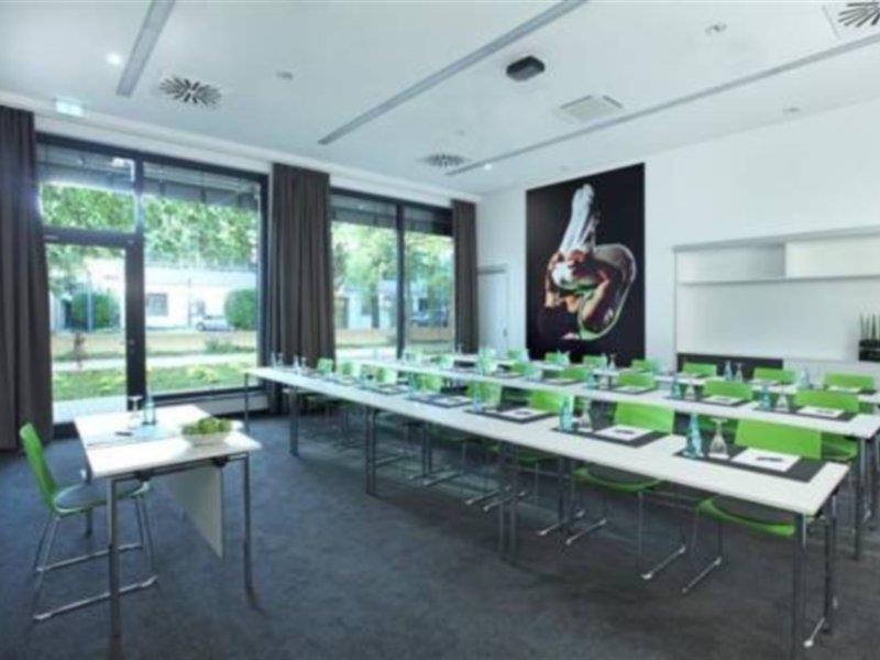 Lindner Hotel Frankfurt Sportpark, Part Of Jdv By Hyatt Frankfurt am Main Exterior foto